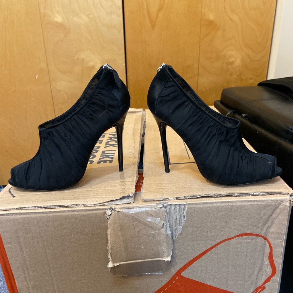 Badgley mischka heels size 7